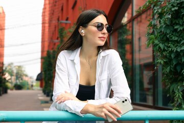 Mencari Celah Sunyi di Tengah Kesibukan